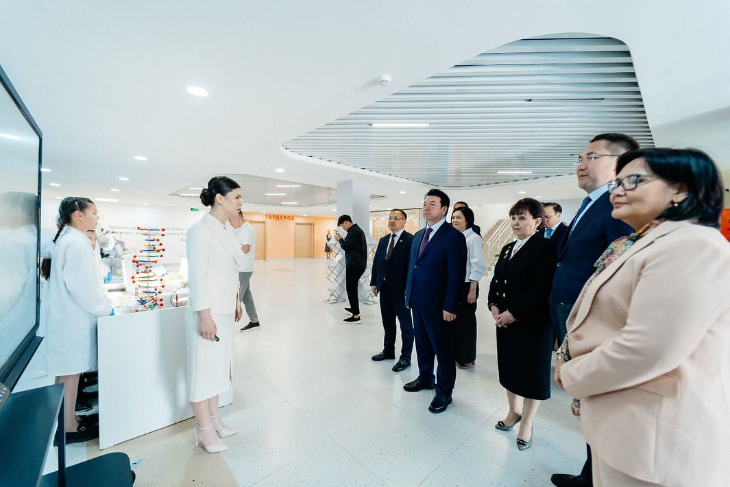 ҚР ОҚУ-АҒАРТУ МИНИСТРІ ҒАНИ БЕКТАЙҰЛЫ БЕЙСЕМБАЕВ ЖАЙЛЫ МЕКТЕБІМІЗГЕ АРНАЙЫ КЕЛДІ…