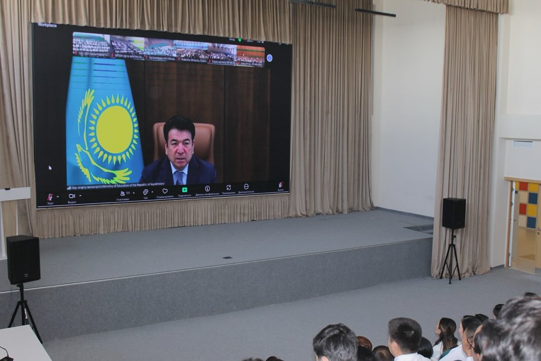 📢ЖАЙЛЫ МЕКТЕБІМІЗДІҢ ҰСТАЗДАРЫ ҚР ОҚУ-АҒАРТУ МИНИСТРІ ҒАНИ БЕКТАЙҰЛЫМЕН КЕЗДЕСТІ. 📍…