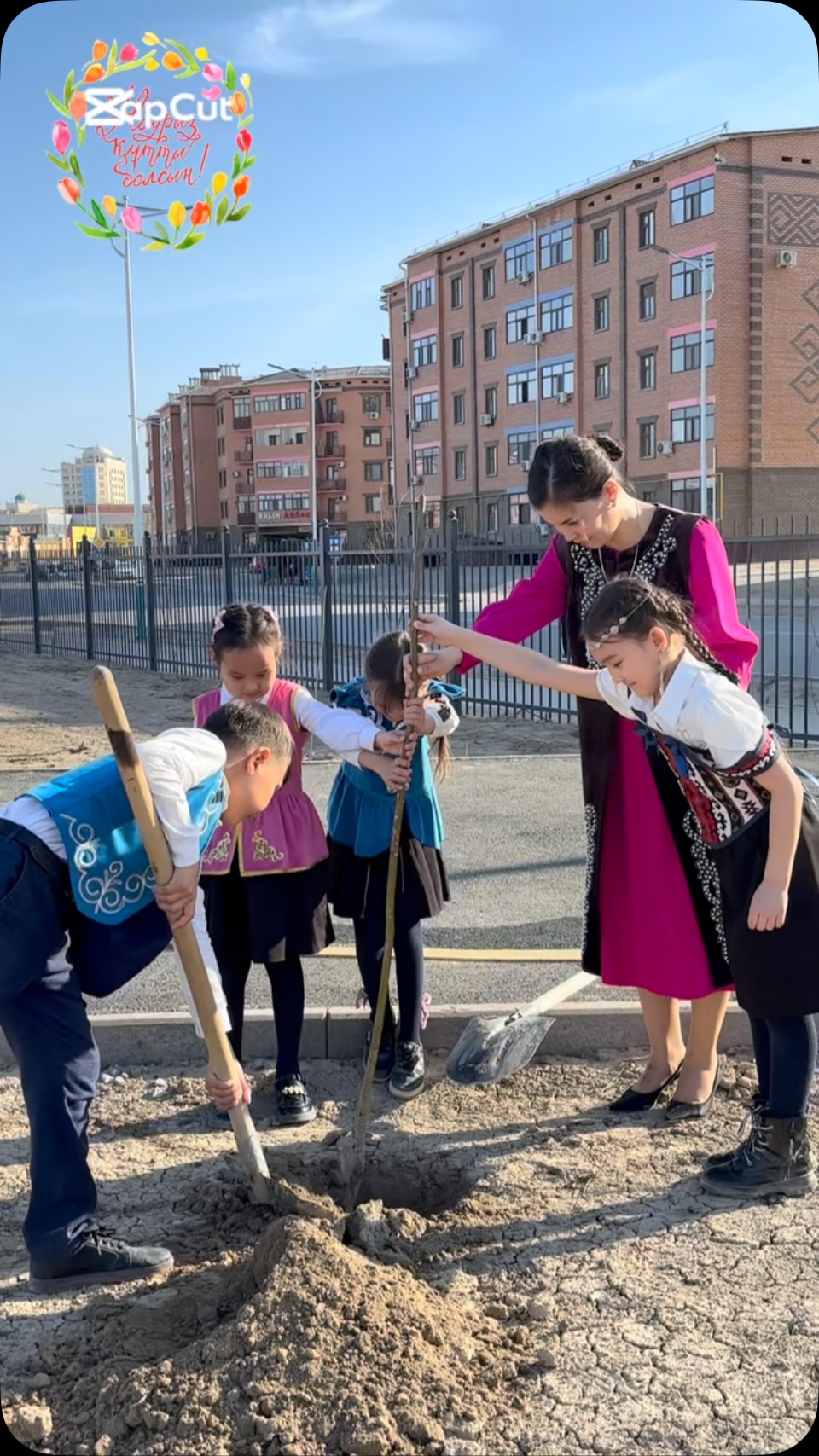 🌿ЖАҢАРУ КҮНІ: ЖАЙЛЫ МЕКТЕБІМІЗДЕ 50 ТҮП АҒАШТАРЫ ОТЫРҒЫЗЫЛДЫ! 🌿🌎 Бүгін,…