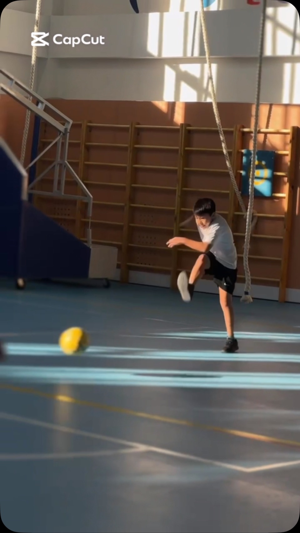 ⚽ҚЫСҚЫ ДЕМАЛЫС: ФУТБОЛМЕН ЕРЕКШЕ ❄️ ⚜️Жайлы мектебімізде қысқы демалыс қызу…