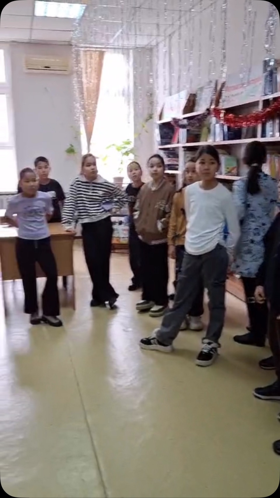 📚 ҚЫСҚЫ ДЕМАЛЫС КІТАППЕН БІРГЕ! ❄️ 👩🏻‍🏫Жайлы мектебімізде қысқы демалысты…